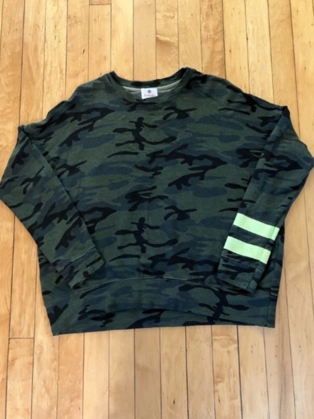 Sundry Camo Army Green Lightweight Crewneck Sweatshirt Neon Stripe size 1 Small - Picture 2 of 9